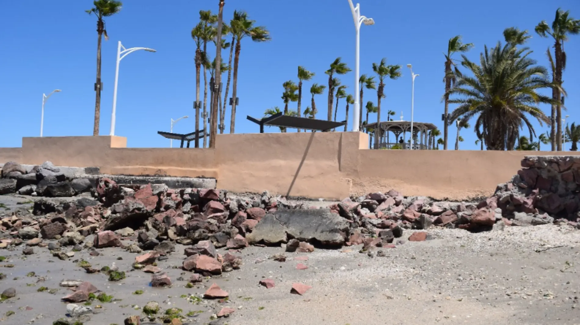 Escollera en el malecón